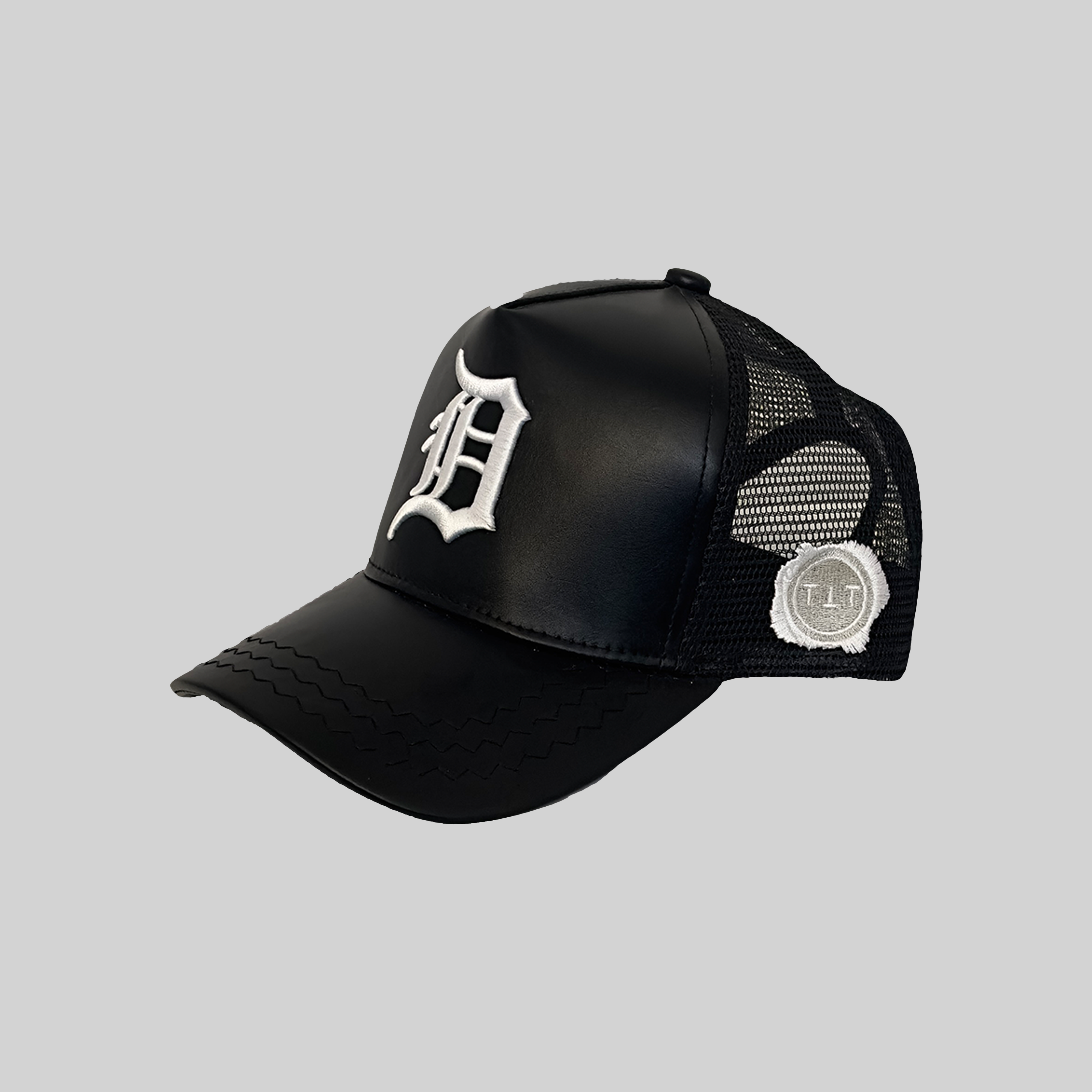 D LOGO TRUCKER HAT